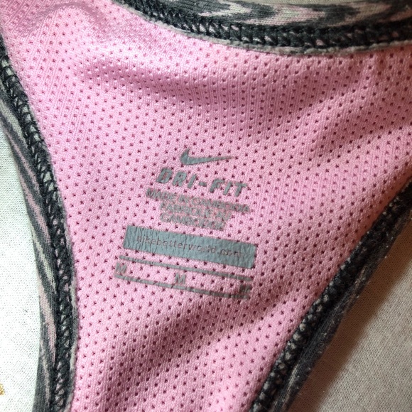 Nike Woman’s Tank w/ Built in Sports Bra - Picture 3 of 5